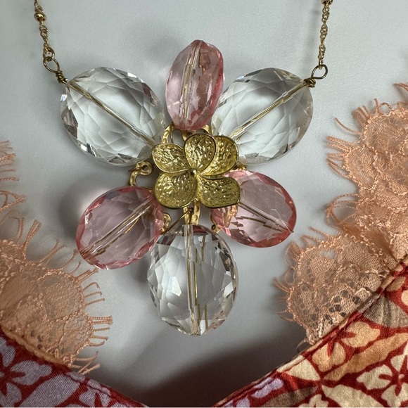 Flower Necklace 🌸🌼 - Picture 3 of 5